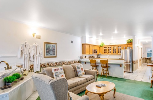 Ocean Shores Condo | Romantic suite w/fireplace, jetted tub & full kitchen