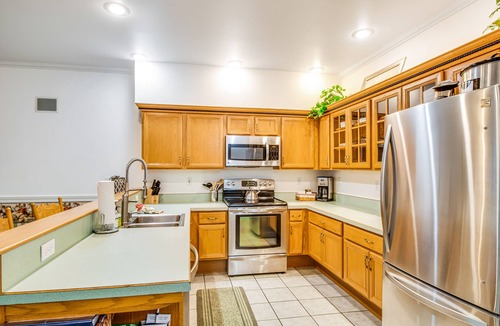 Ocean Shores Condo | Romantic suite w/fireplace, jetted tub & full kitchen