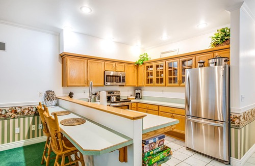 Ocean Shores Condo | Romantic suite w/fireplace, jetted tub & full kitchen