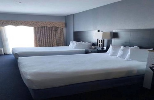 Houghton Lake Hotel | Romantic Suite w/Private Deck & Fireplace – Couples' Dream Stay