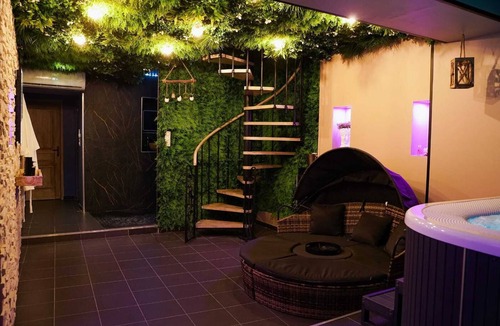 Lallaing Bed & Breakfast | Romantic suite with private Jacuzzi