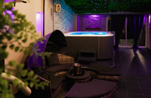 Lallaing Bed & Breakfast | Romantic suite with private Jacuzzi