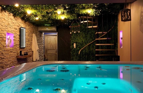 Lallaing Bed & Breakfast | Romantic suite with private Jacuzzi