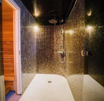 Cademario Apartment | ROMANTIC SUlTE WITH ITS OWN SPA AND OPEN VIEW TO LUGANO