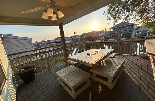 Bayou Vista House | Romantic Sunsets On The Canal!