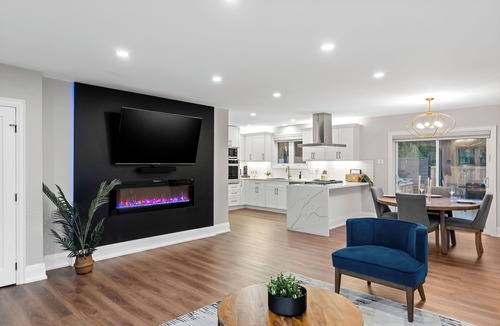 Niagara Falls House | Romantic Swim Spa for 2 | King Suite + Firepit |BBQ + Gazebo| Nature + Backyard
