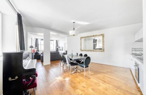 Montmartre Apartment | ROMANTIC TERRACES & GOURMET COOKING-DISCOVER THE INCOMPARABLE CHARM MONTMARTRE