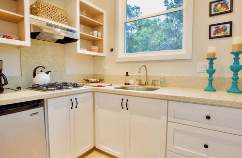 Ohia Estates Cottage | Romantic Tree Cottage in the Rainforest