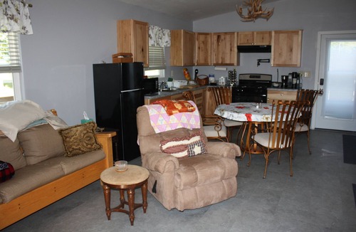 Logansport Cabin | Romantic Tree House for two!