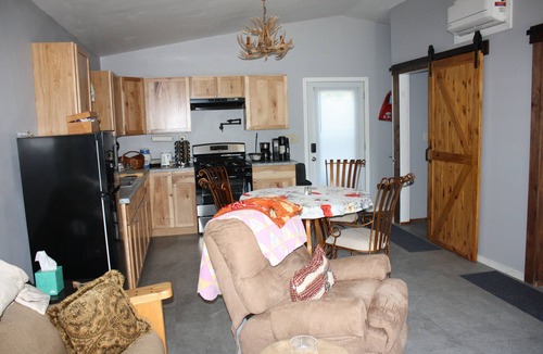 Logansport Cabin | Romantic Tree House for two!