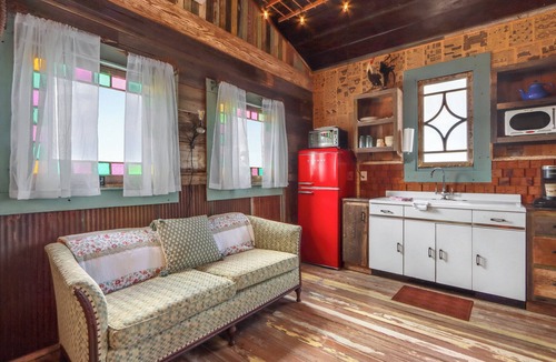 Lampasas Cabin | Romantic Treehouse Escape in Hill Country