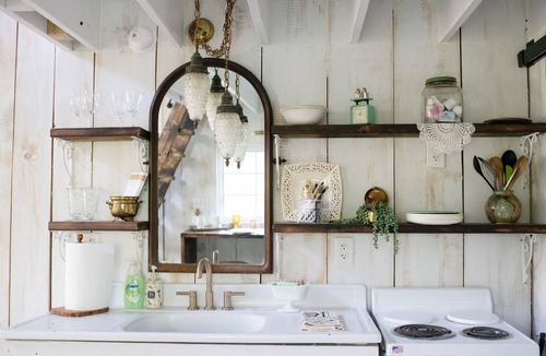 Flintstone Cottage | Romantic Treehouse on Working Family Farm-Flower & Goats-near Chattanooga