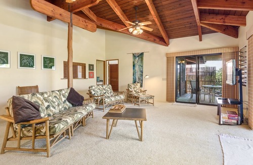 Kona Paradise House | Romantic Tropical Retreat, Walk 150 Yards to the Ocean!