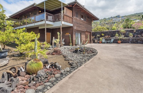 Kona Paradise House | Romantic Tropical Retreat, Walk 150 Yards to the Ocean!