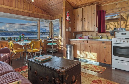 Matlock Cabin | Romantic, Updated 1940's Cabin/Pet Friendly | Waterfront | Fire Pit | Kayaks