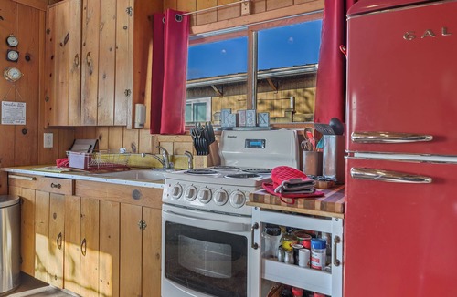 Matlock Cabin | Romantic, Updated 1940's Cabin/Pet Friendly | Waterfront | Fire Pit | Kayaks