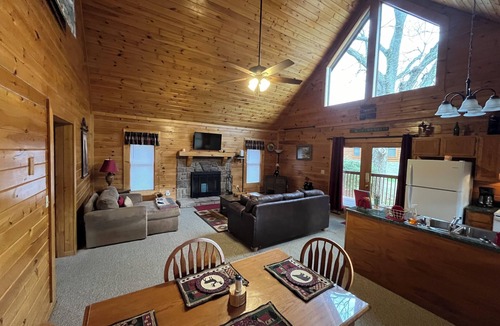 Sevierville Cabin | Romantic Valley Dream Apr 22-24 May 10-14 Jun 4-6, 10-14,n27-Jul 1!