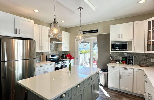 Troy House | Romantic Villa