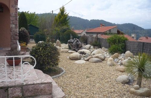 Fillols Villa | Romantic villa with mountain views