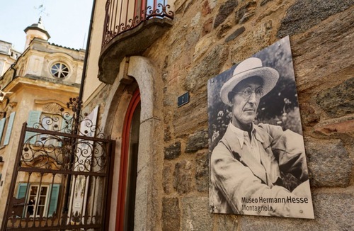 Montagnola Apartment | Romantic village house with small garden (LO STALLINO)