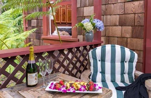 Volcano Cottage | Romantic Volcano Village Cottage