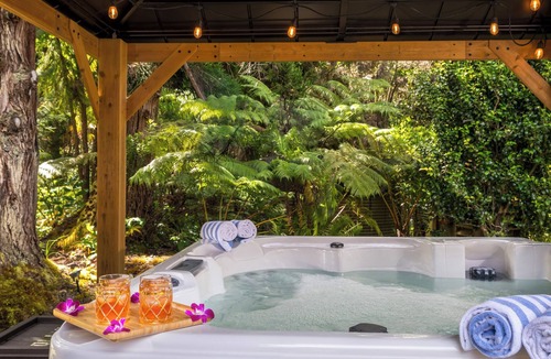 Volcano Cottage | Romantic Volcano Village Cottage