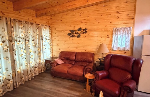 Onalaska Cabin | Romantic waterfront cabin #2, Lake Livingston TX