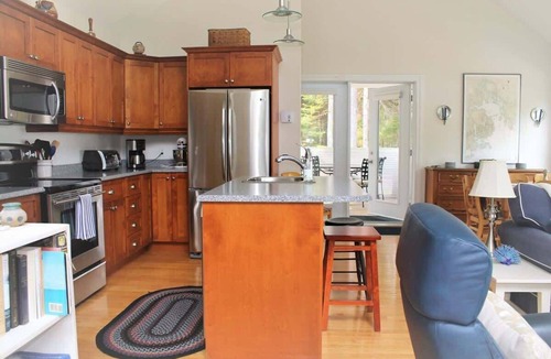 Hancock Point House | Romantic Waterfront Cottage w/Private Beach & Fire Pit