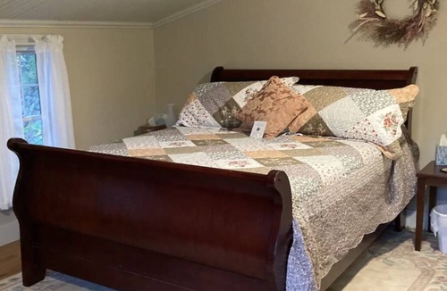 North Windham Cottage | Romantic Waterfront Cottage in Maine