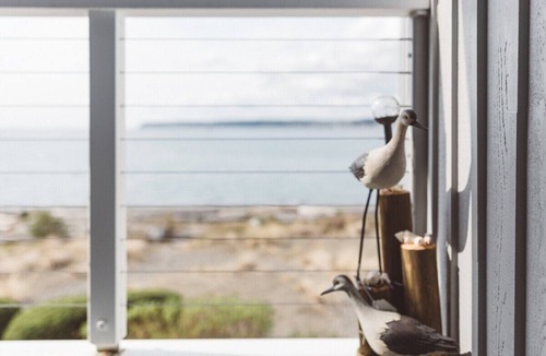 Blaine House | Romantic Waterfront Escape with Private Beach