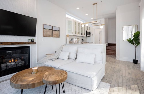 White Lake House | Romantic Waterfront Getaway with an optional MotorBoat