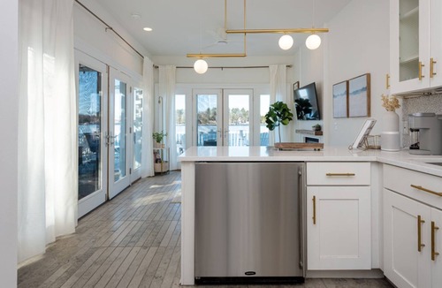 White Lake House | Romantic Waterfront Getaway with an optional MotorBoat