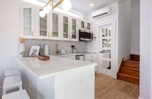 White Lake House | Romantic Waterfront Getaway with an optional MotorBoat