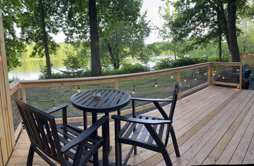 Matamoras Cabin | Romantic Waterfront Retreat