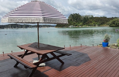 Russell Cottage | Romantic Waterfront - Russell - Fantastic Location