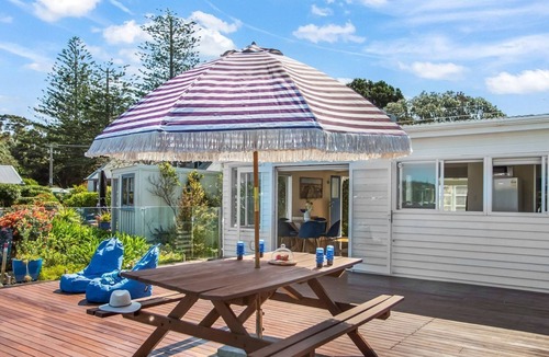 Russell Cottage | Romantic Waterfront - Russell - Fantastic Location