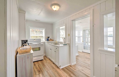 Deltaville Cottage | Romantic Waterfront Abode with Patio & Dock!