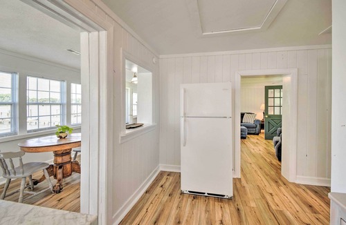 Deltaville Cottage | Romantic Waterfront Abode with Patio & Dock!