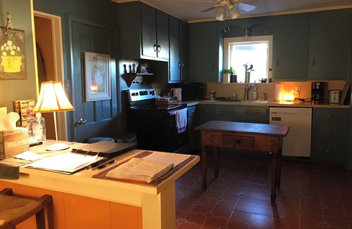 Burdett House | Romantic Wine Country Retreat Spa-Hot Tub & Sauna