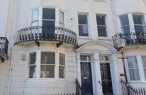 Kemptown Apartment | Romantic with Sea View Sleeps 2-4