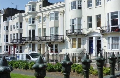 Kemptown Apartment | Romantic with Sea View Sleeps 2-4