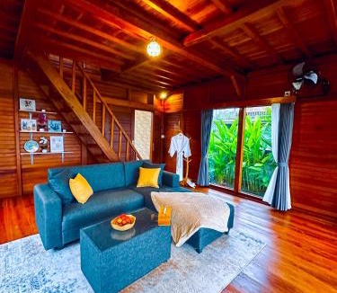 Melayang Villa | Romantic Wooden House with Private Pool in Ubud - Raka d'Uma