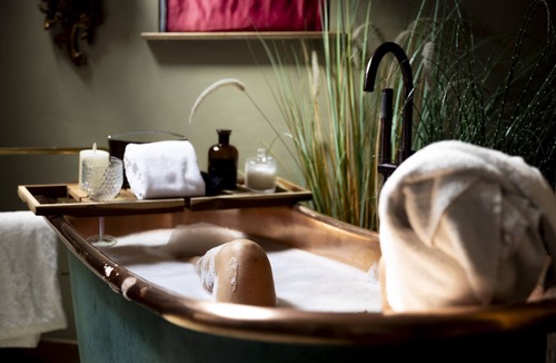 Layer de la Haye Cabin | Romantic Woodland Cabin