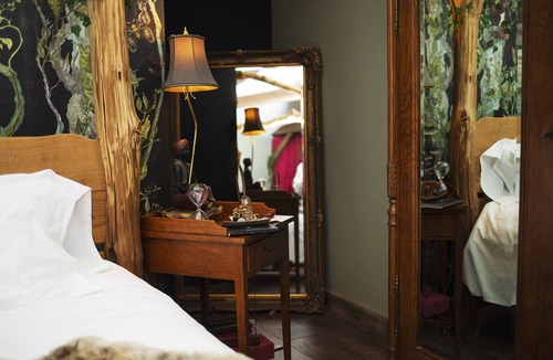 Layer de la Haye Cabin | Romantic Woodland Cabin