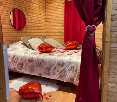 Arthon Ski Chalet | Romantique chalet avec sauna et jacuzzi extérieur