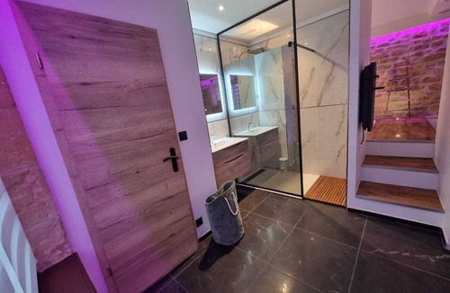 Charleville-Mezieres Apartment | Romantique Room