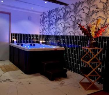 Saint-Michel-de-Lanes House | Romantique room St Michel de Lanes (love room)