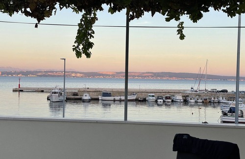 Kali Villa | Romantisches Steinhaus mit Whirlpool - 80m vom Strand Entfernt
