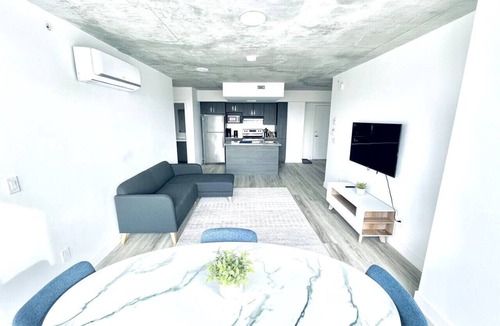 Cote-Des-Neiges—Notre-Dame-De-Grace Apartment | Romema *301* - Condo Luxe 2 bdr