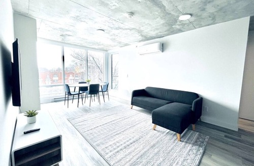 Cote-Des-Neiges—Notre-Dame-De-Grace Apartment | Romema *301* - Condo Luxe 2 bdr